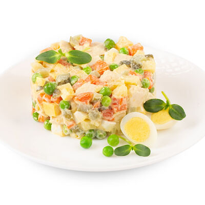 Салат Оливье с куриной грудкой в Мир Вкуса по цене 235 ₽