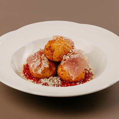 Испанские крокеты с хамоном в Кими по цене 650 ₽