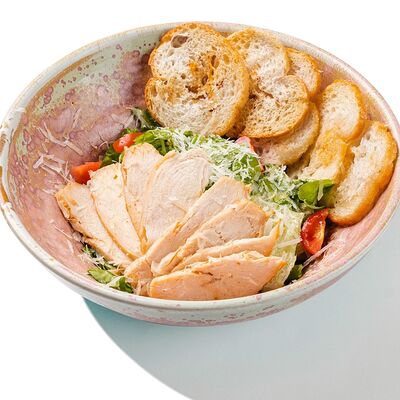 Цезарь с курицей в Песто Тесто по цене 590 ₽