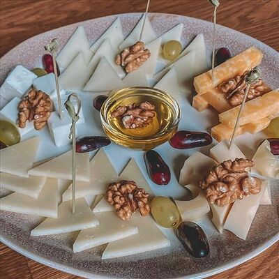 Сырная поляна в Соль & Перец по цене 727 ₽