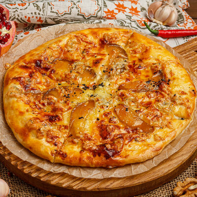 Хачапури с дорблю и грушей в Грузинскоебистро Каха по цене 724 ₽