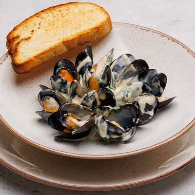 Соте из голубых мидий в соусе Блю Чиз в Амстердам по цене 715 ₽