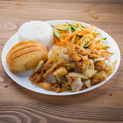 Китайский сет: свинина жареная с луком, салат тройка, жареная пампушка в KoreaStreet по цене 599 ₽