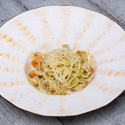 Паста с креветками в сливочном соусе в Жуир по цене 790 ₽