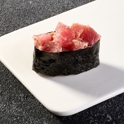 Гункан Тунец в Takamura Sushi по цене 120 ₽
