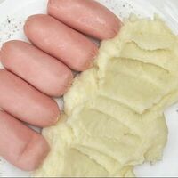 Молочные сосиски с картофельным пюре в Итэлия