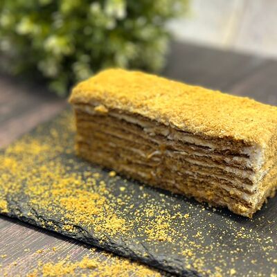 Торт Медовик нарезной в МакоФФка Вкуса по цене 250 ₽