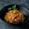 Рисовая лапша с креветками, курицей и арахисом в Fiolet по цене 650