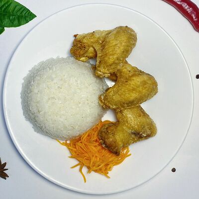 Ком Кань Га - Рис с куриными крылышкамив Pho Nem по цене 499 ₽