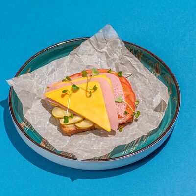 Горячий бутерброд в Kiss по цене 140