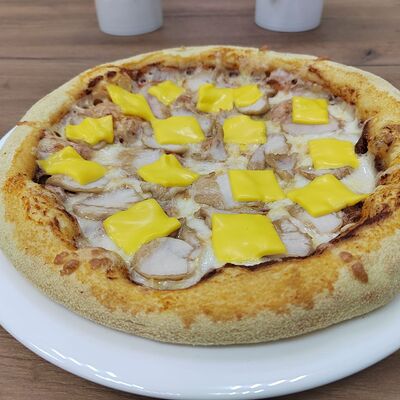 Пицца Чикен-чеддерв Сытый мишка по цене 595 ₽