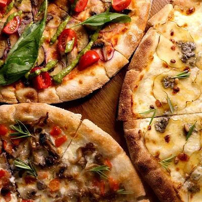 Комбо круглых пицц 3 любых вкуса (33 см) в Папа Римский по цене 2970 ₽