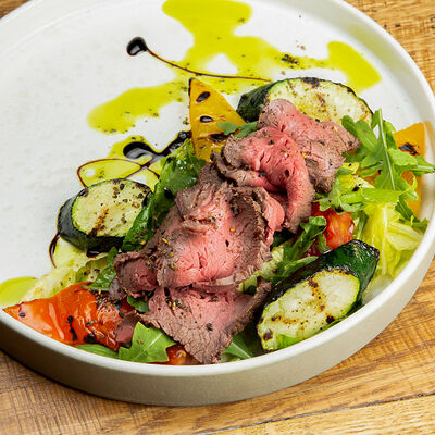 Теплый салат с ростбифом в Потроха по цене 639