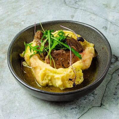 Томленые телячьи щечки в Moloko по цене 750