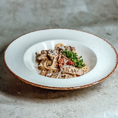 Паста с копченой грудинкой в грибном соусе в Butcher по цене 810 ₽
