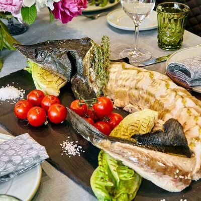 Стерлядь, фаршированная лососем в Двор Помидор по цене 9900