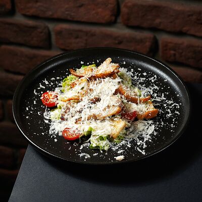 Цезарь с цыпленком в Encore Ervier по цене 710 ₽