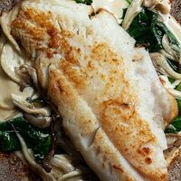 Морской окунь с соусом Саке и вешенкамив More More