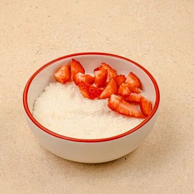 Рисовая каша с клубникой в Хачапури: выпечка & вино по цене 590 ₽