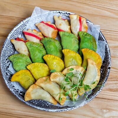 Ассорти посикунчиков с двумя соусами в Хлебное ухо по цене 680 ₽