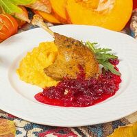 Утиная ножка конфи с тыквенным пюре в Мушмула