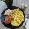 Куриный бедро с пюре в Evа кафе по цене 430