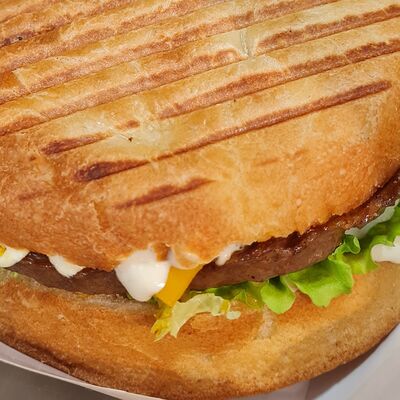 Бургер с говяжьей котлетой в Бурум Хаус по цене 390 ₽