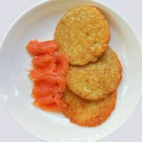 Драники с лососем в Ava Restafe