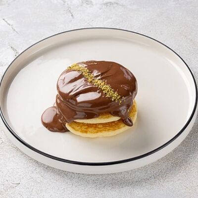 Панкейки с шоколадно-ореховой пастой Нутелла в Шоколадница по цене 550 ₽