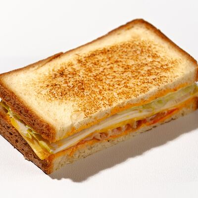 Сэндвич с курицейв Jijoo по цене 290 ₽