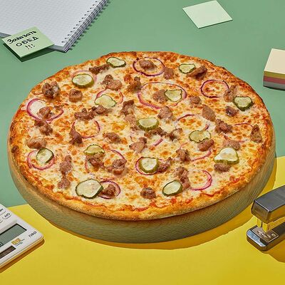 Пицца Шашлычная на тонком тесте в Dostaевский по цене 573 ₽