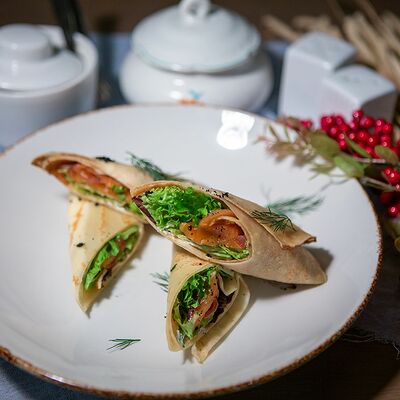 Блины с семгой в Гриль house по цене 345 ₽