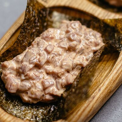 Тартар из говядины со спайси соусом в Гастробар PINCH по цене 730 ₽