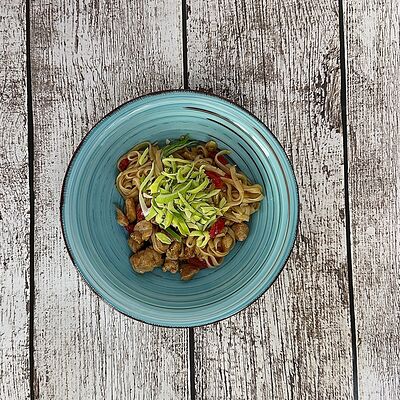 Японская лапша удон со свининой в Луна Рыба по цене 310 ₽