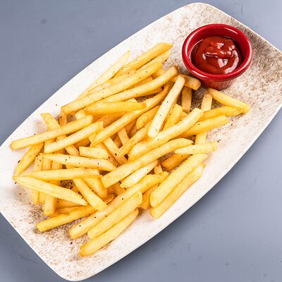 Картофель фри с соусом в MARMARIS RESTAURANT по цене 490 ₽