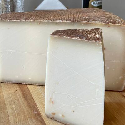 Сыр Грюйер нарезка в 11/47 Bakery по цене 875 ₽