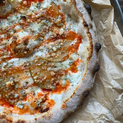 Пицца Груша и горгонзола в Gosugastrobar по цене 960 ₽