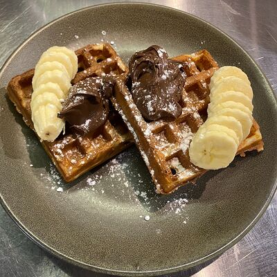 Вафля с бананом и нутеллой в Moonlight Cafe по цене 690 ₽
