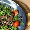 Теплый салат с говядиной и руколой в Piccola Pizza по цене 575