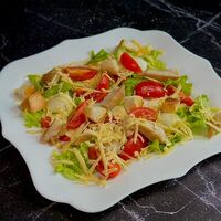 Салат Цезарь с курицей в Шашлык Кафе Родник