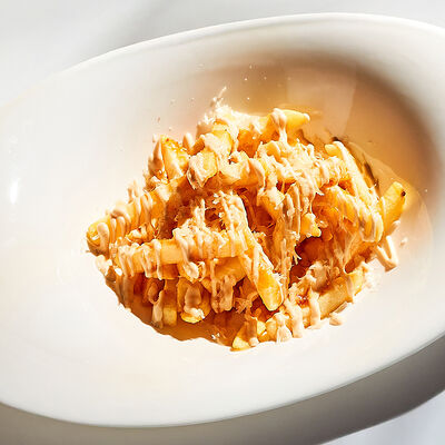 Фри Шеф с двумя соусами и пармезаном в Вартазия по цене 620 ₽