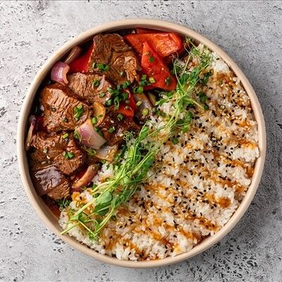 Рис с говядиной в терияки в Паназиатская кухня Джеки Чо по цене 740 ₽