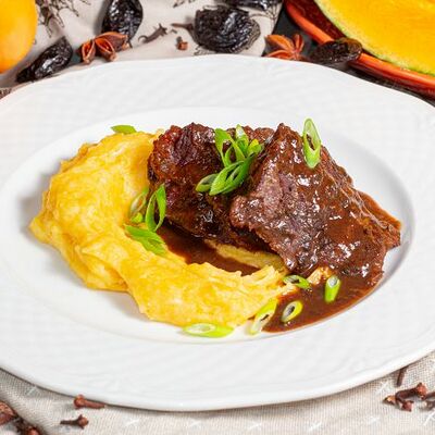 Говяжьи щечки с тыквенным пюре в Мушмула по цене 559