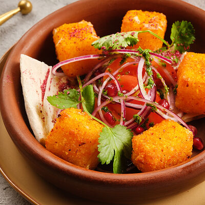 Жареный сулугуни с салатом из помидор в Грузина Мама по цене 485 ₽