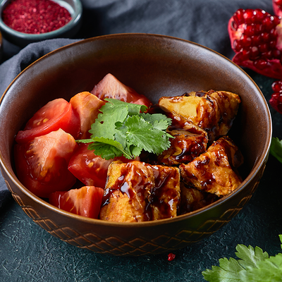 Хрустящие баклажаны с томатами и кинзой в Тбилисити по цене 490 ₽