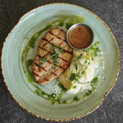 Нежный стейк из свиной шеи в Браухаус Альтштадт по цене 540 ₽