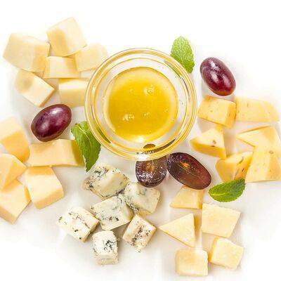 Ассорти сыров в Перчини на огне по цене 575