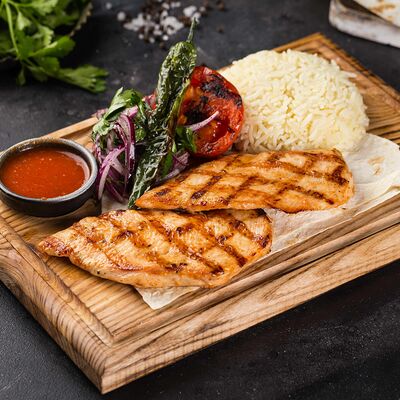 Филе фермерской куриной грудки со сложным гарниром в A Food по цене 600