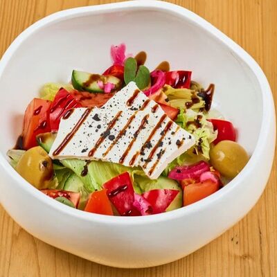 Салат Греческий в 4 сыра по цене 570 ₽