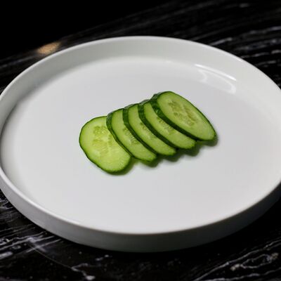 Огурец свежий в Luna по цене 170 ₽